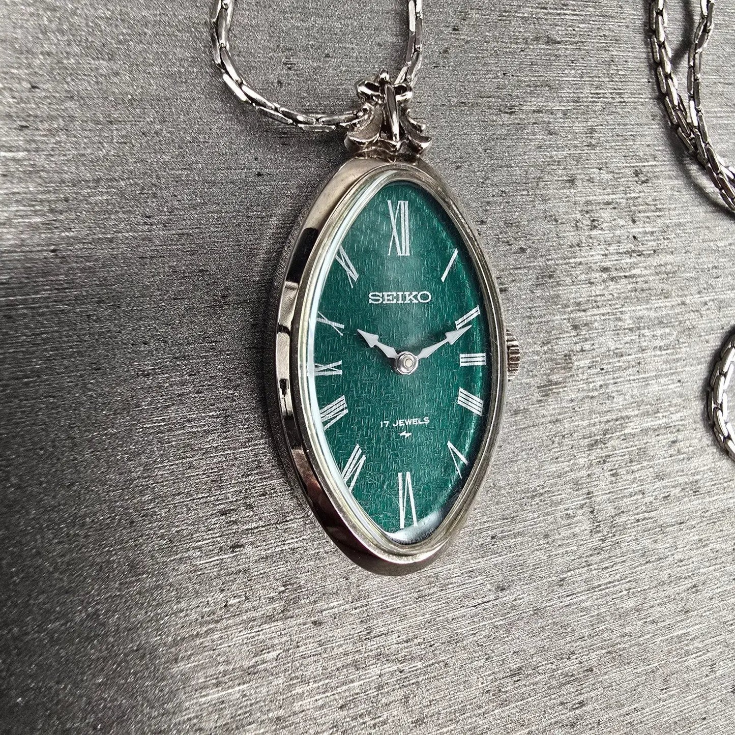 Seiko Necklace Watch Women 19mm Green Dial Silver Tone Oval 11-7990 Manual Wind3