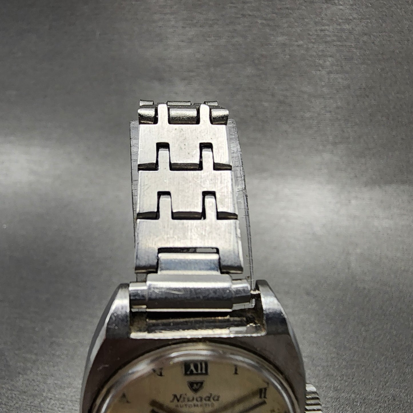 Nivada Streamline Automatic Watch Women 26mm Silver Dial Silver Tone Date Runs4