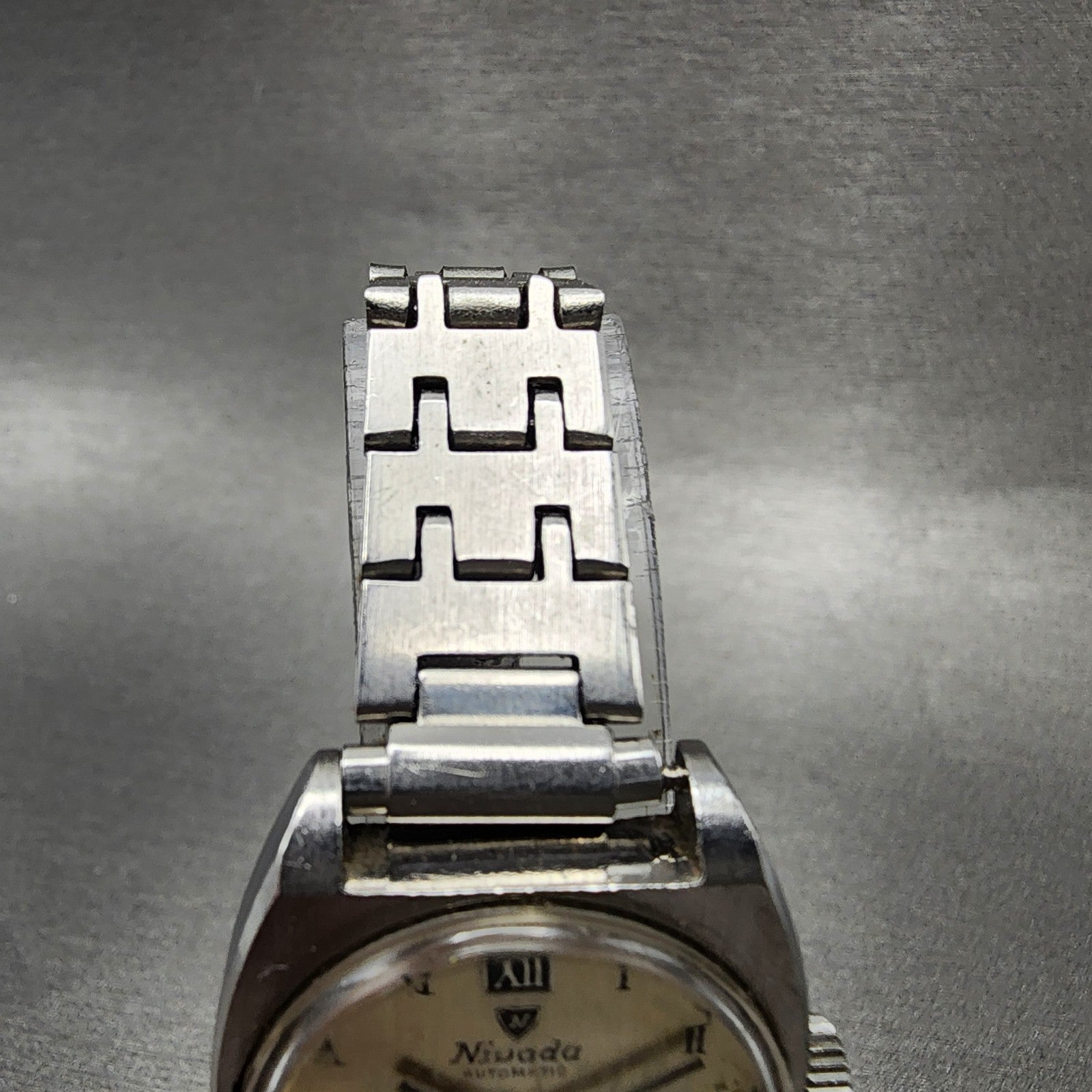 Nivada Streamline Automatic Watch Women 26mm Silver Dial Silver Tone Date Runs4