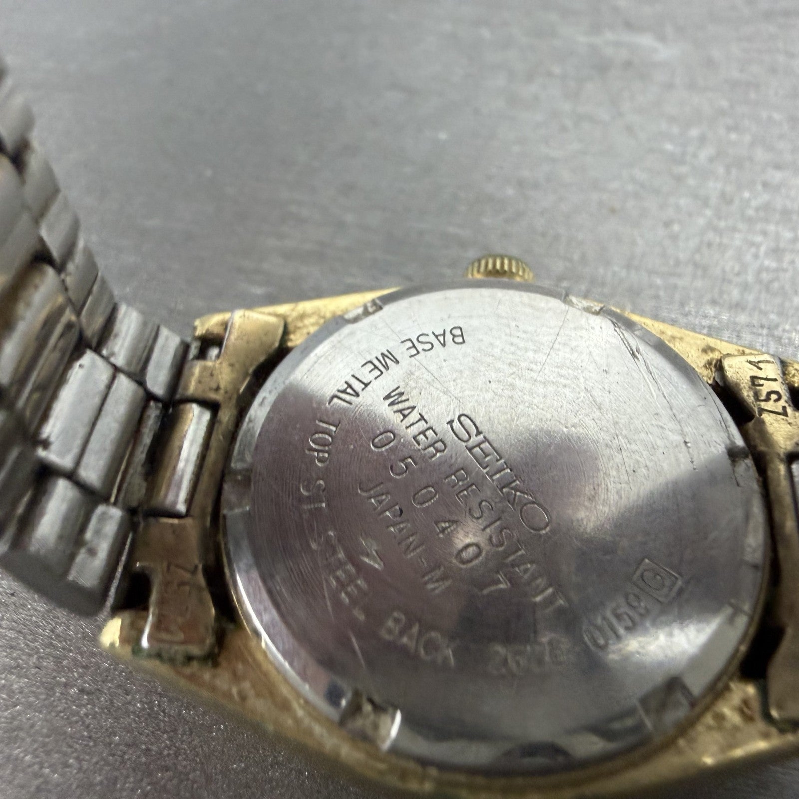 Seiko SQ Watch Women 25mm Champagne Dial Gold Tone Daydate 2626-0159 New Battery9
