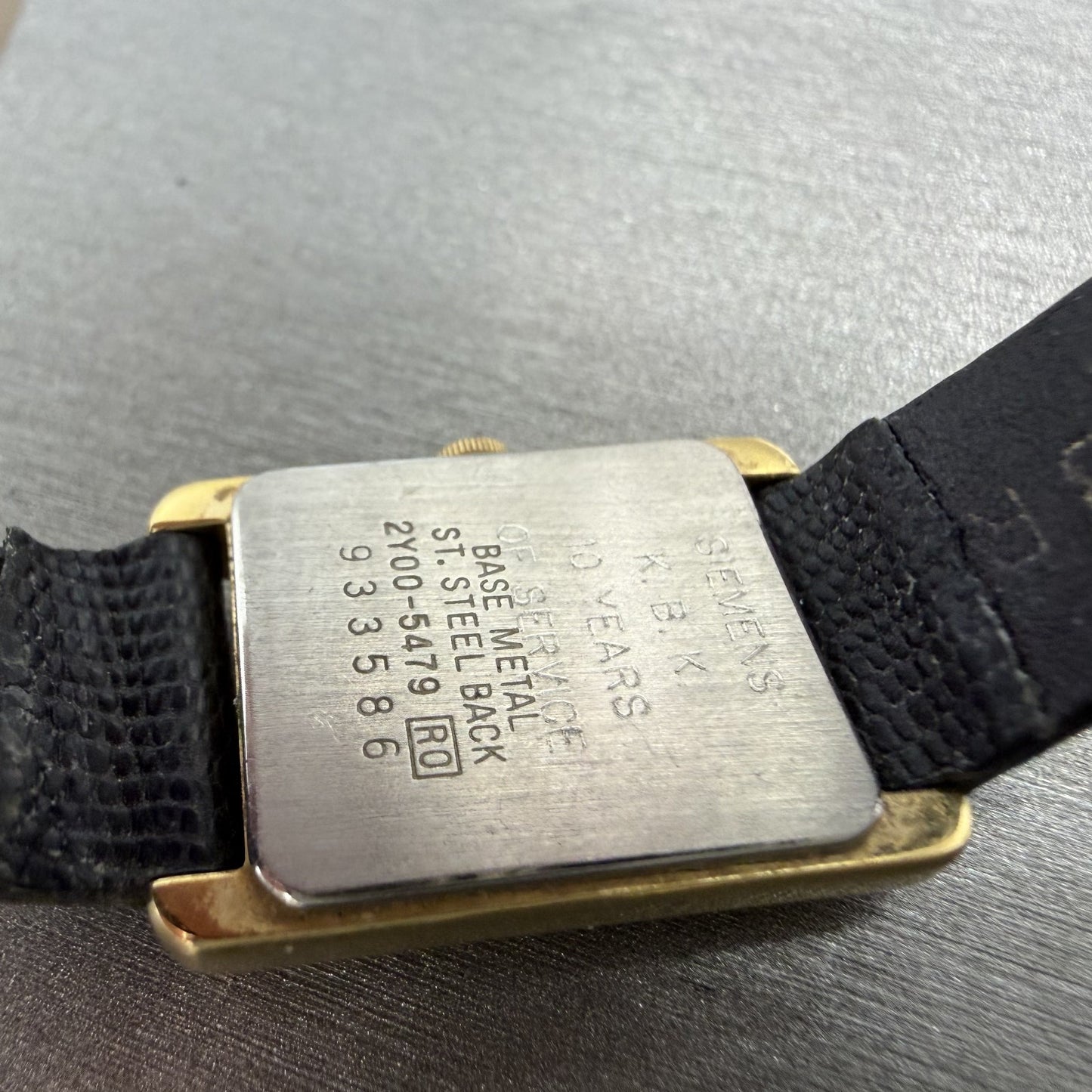 Seiko Tank Watch Women 18mm Champagne Dial Gold Tone 2Y00-5479 New Battery9