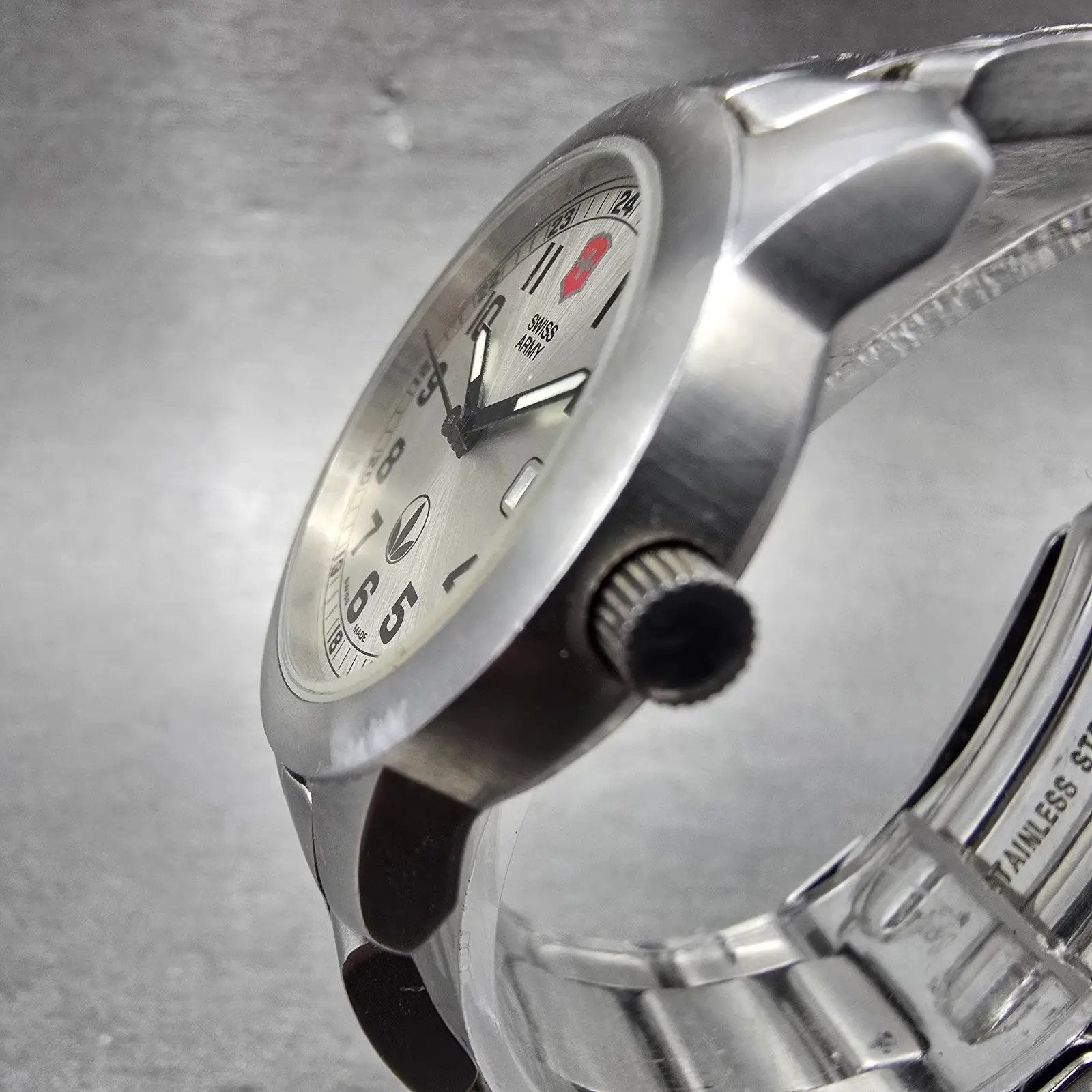 Victorinox Swiss Army Field Watch Women 30mm Silver Dial Steel Date New Battery2