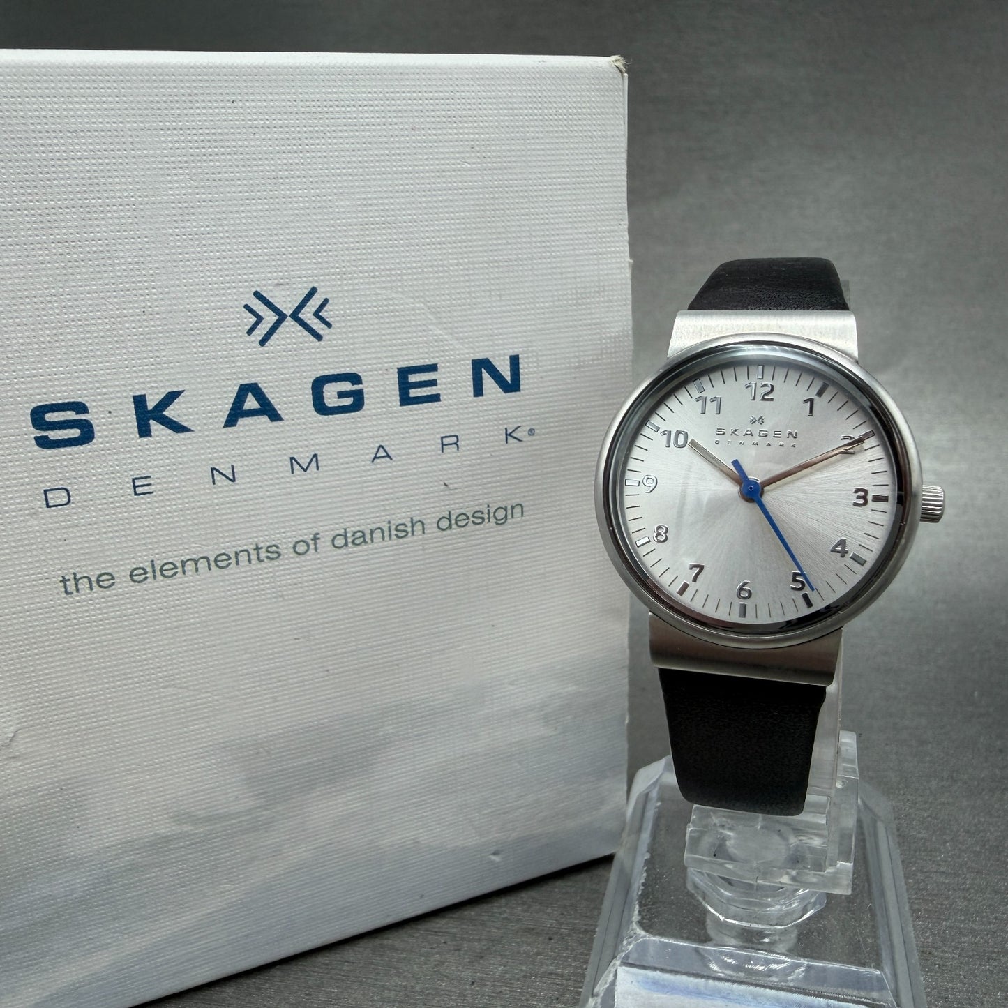Skagen Watch Women 26mm Silver Dial Steel Round SKW2188 Leather Band New Battery0