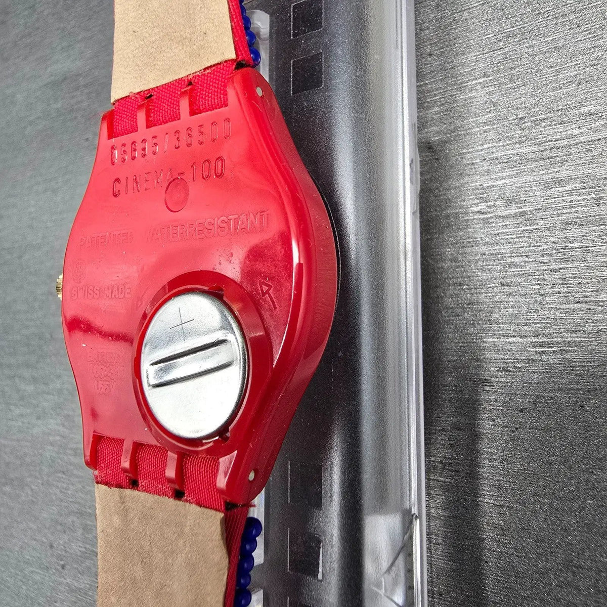 Swatch Special Despite Watch Men 34mm Green Dial Red Case GZ142 New Battery NOS11