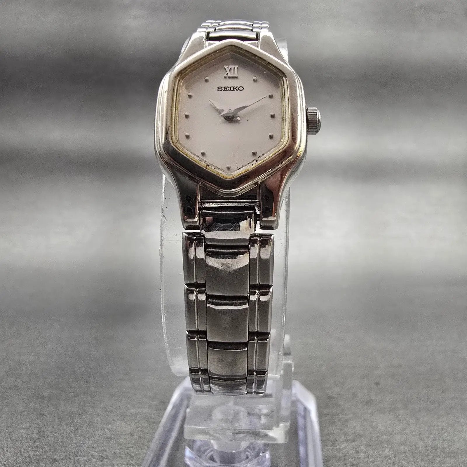 Seiko Watch Women 17mm Silver Dial Silver Tone Hexagon V400-5631 New Battery VTG5