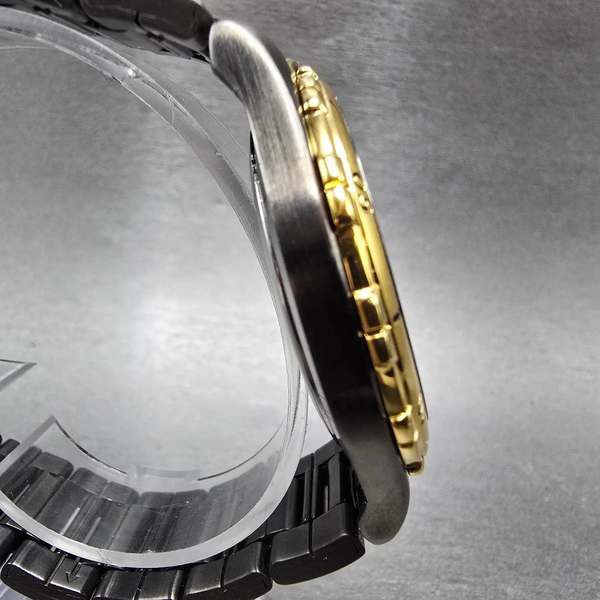 Elgin Dive Watch Men 40mm White Dial Black & Gold Tone Daydate Round New Battery3