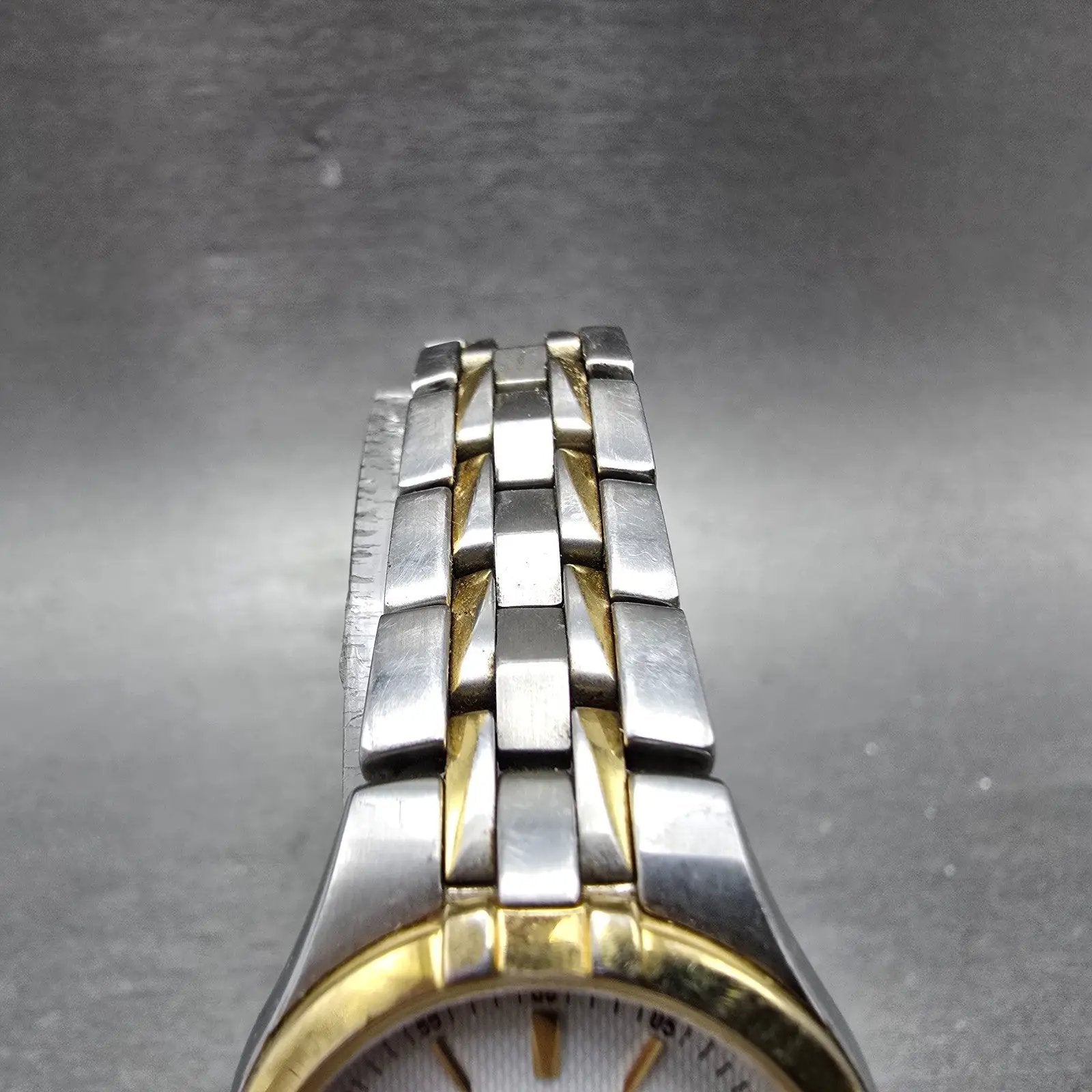 Citizen Eco-Drive Watch Women 26mm White Dial Two Tone Date E011-S049555 Runs HK4