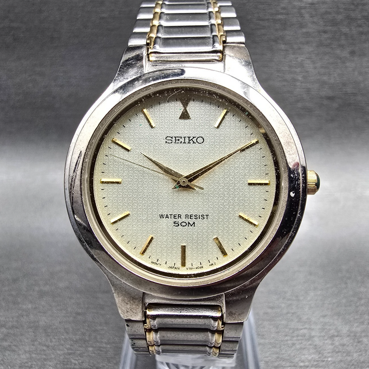 Seiko Watch Men 35mm Champagne Dial Silver Tone Round V701-2H20 New Battery0
