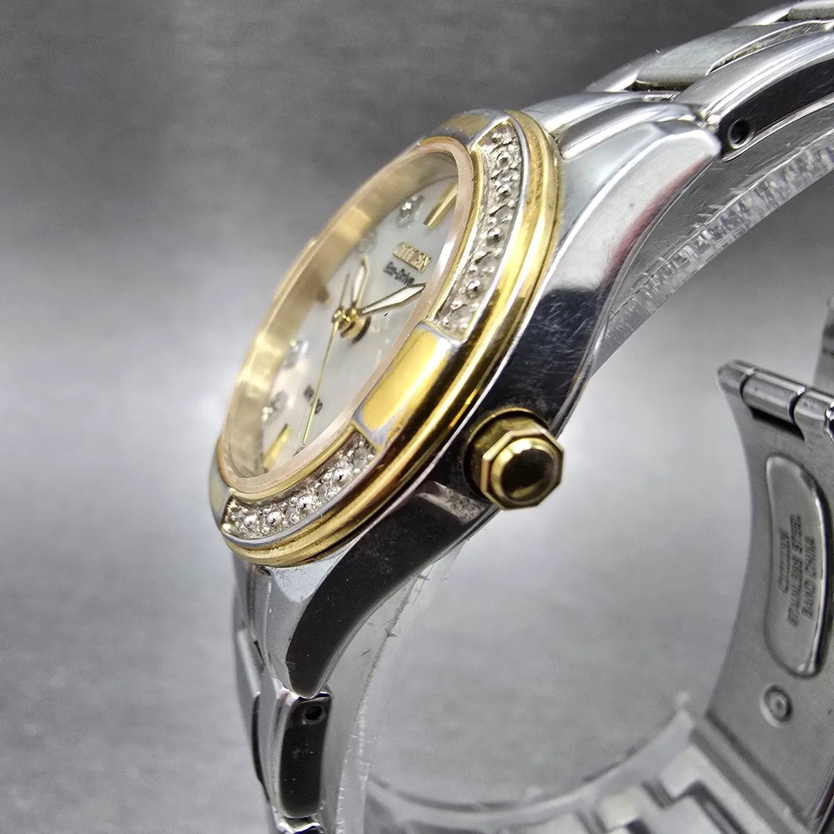 Citizen Eco-Drive Watch Women 26mm MOP Dial Two Tone Date E013-S076412 Runs 32