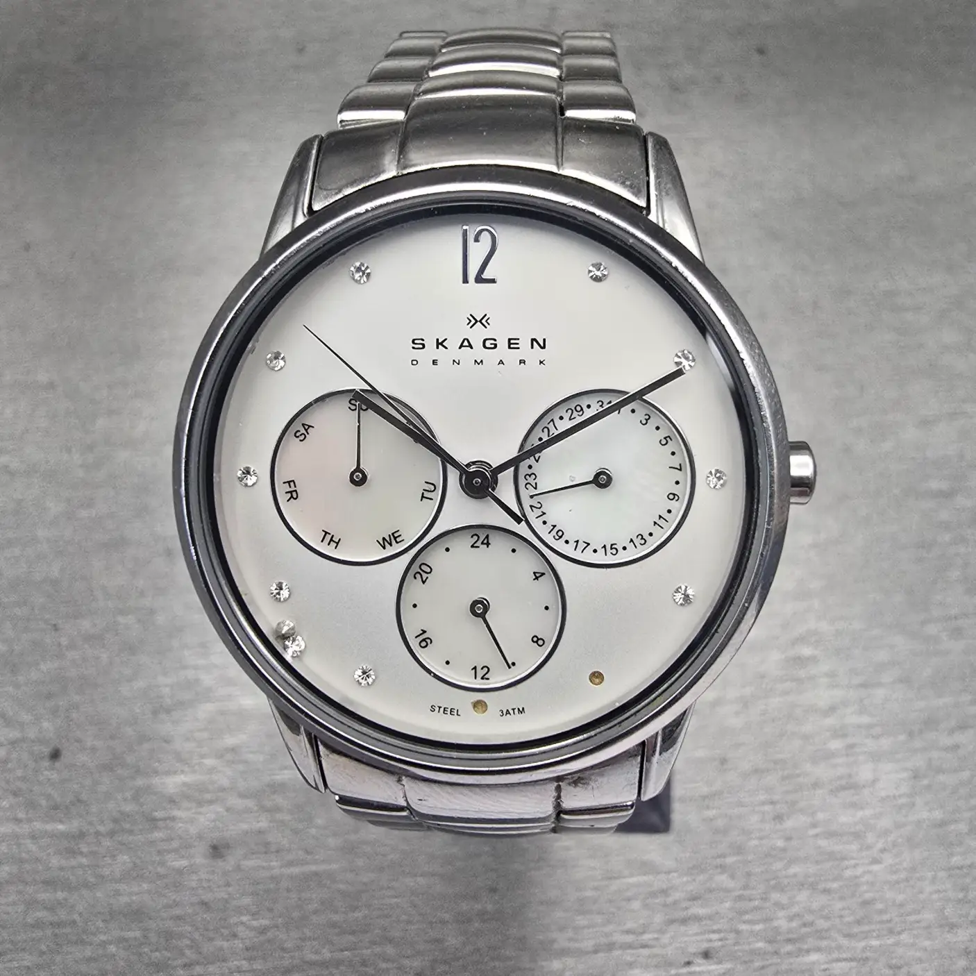 Skagen Watch Women 32mm MOP Dial Silver Tone Daydate Round 990SSX New Battery0