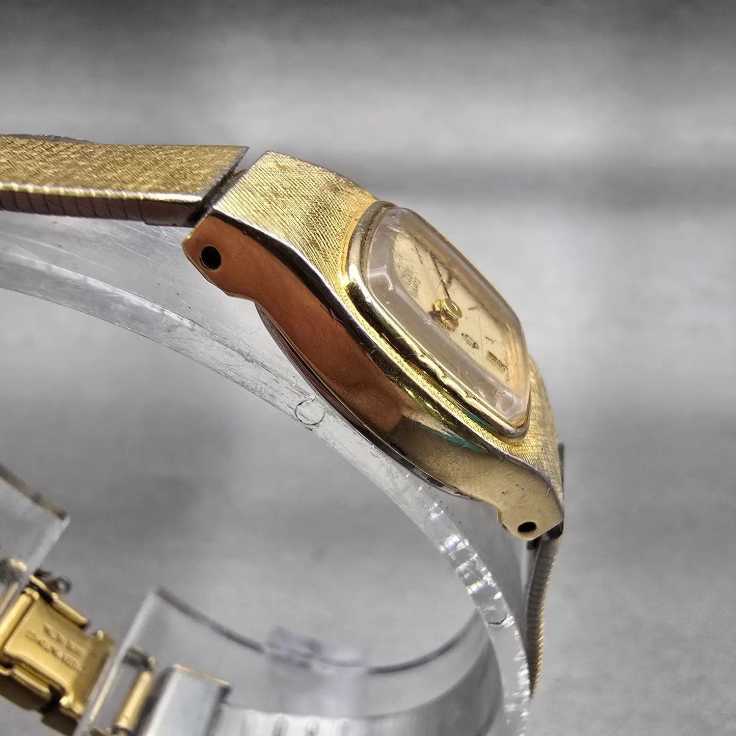 Citizen CQ Watch Women 16mm Champagne Dial Gold Tone Oval 3220-891422 New Batt3