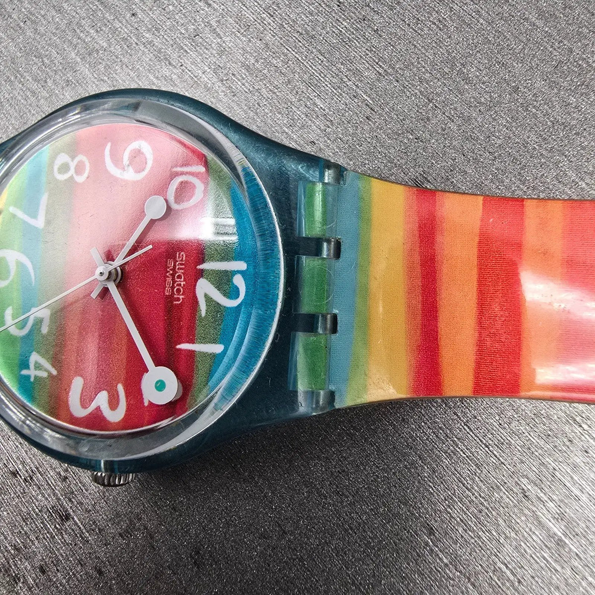Swatch Color the Sky Watch Women 34mm Red Dial Blue Case Round GS124 New Battery8