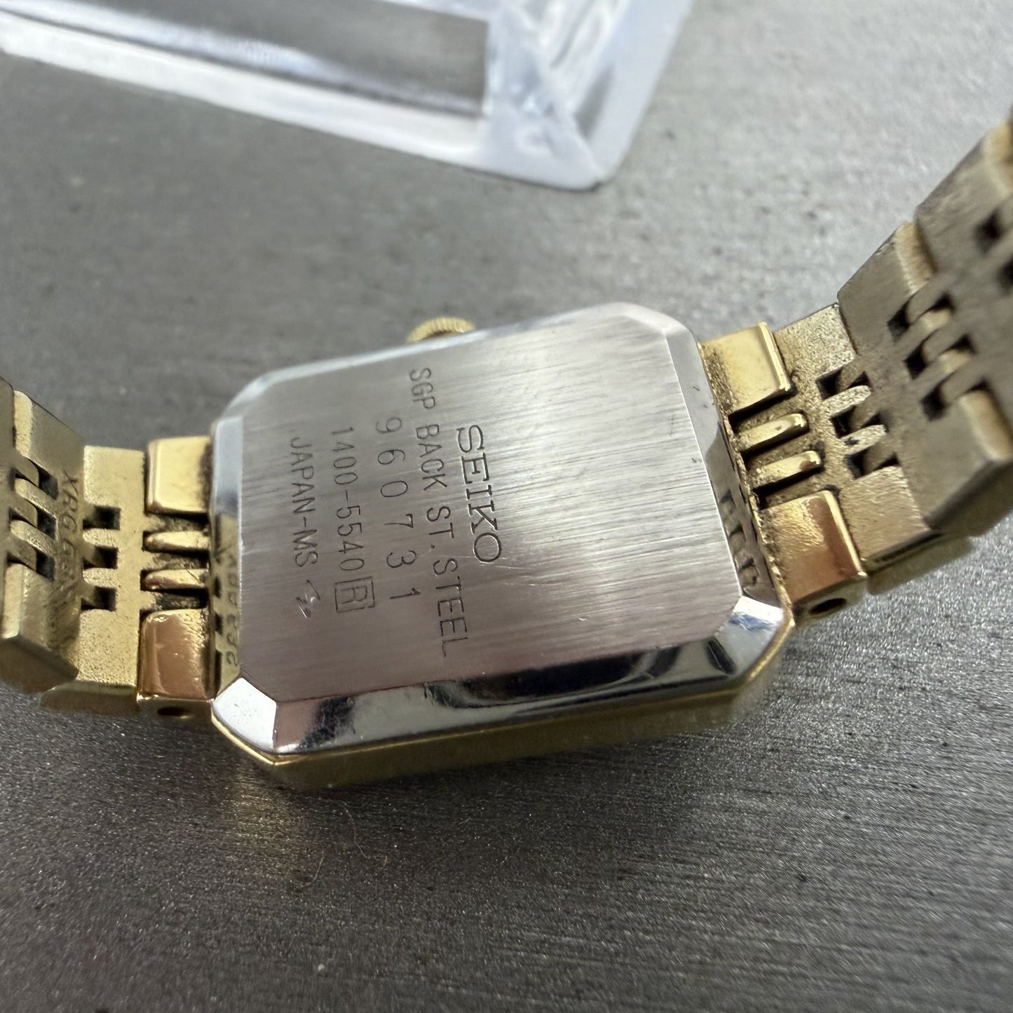 Seiko Tank Watch Women 17mm Champagne Dial Gold Tone 14005540 New Battery9