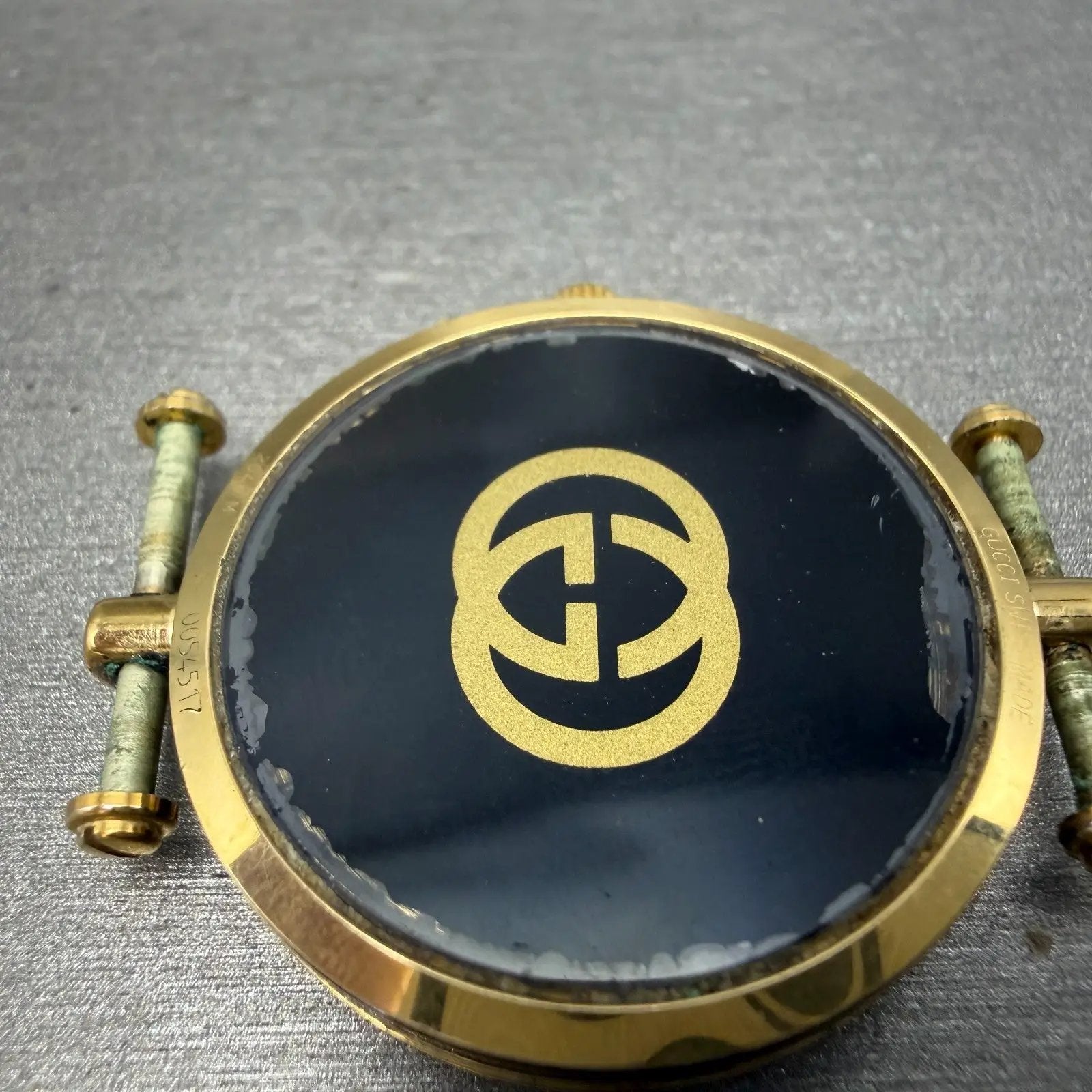 Gucci 2040M Watch Men 30mm Black Dial Gold Tone Round Roman Numerals New Battery6