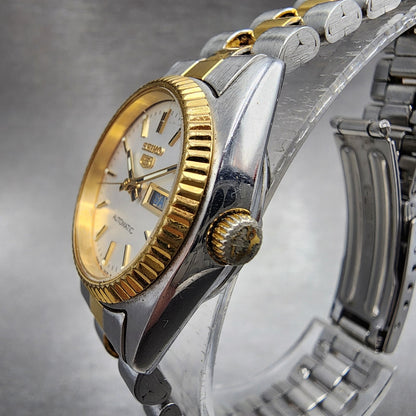 Seiko 5 Watch Women 25mm White Dial Two Tone Daydate Round 42060510 Runs2