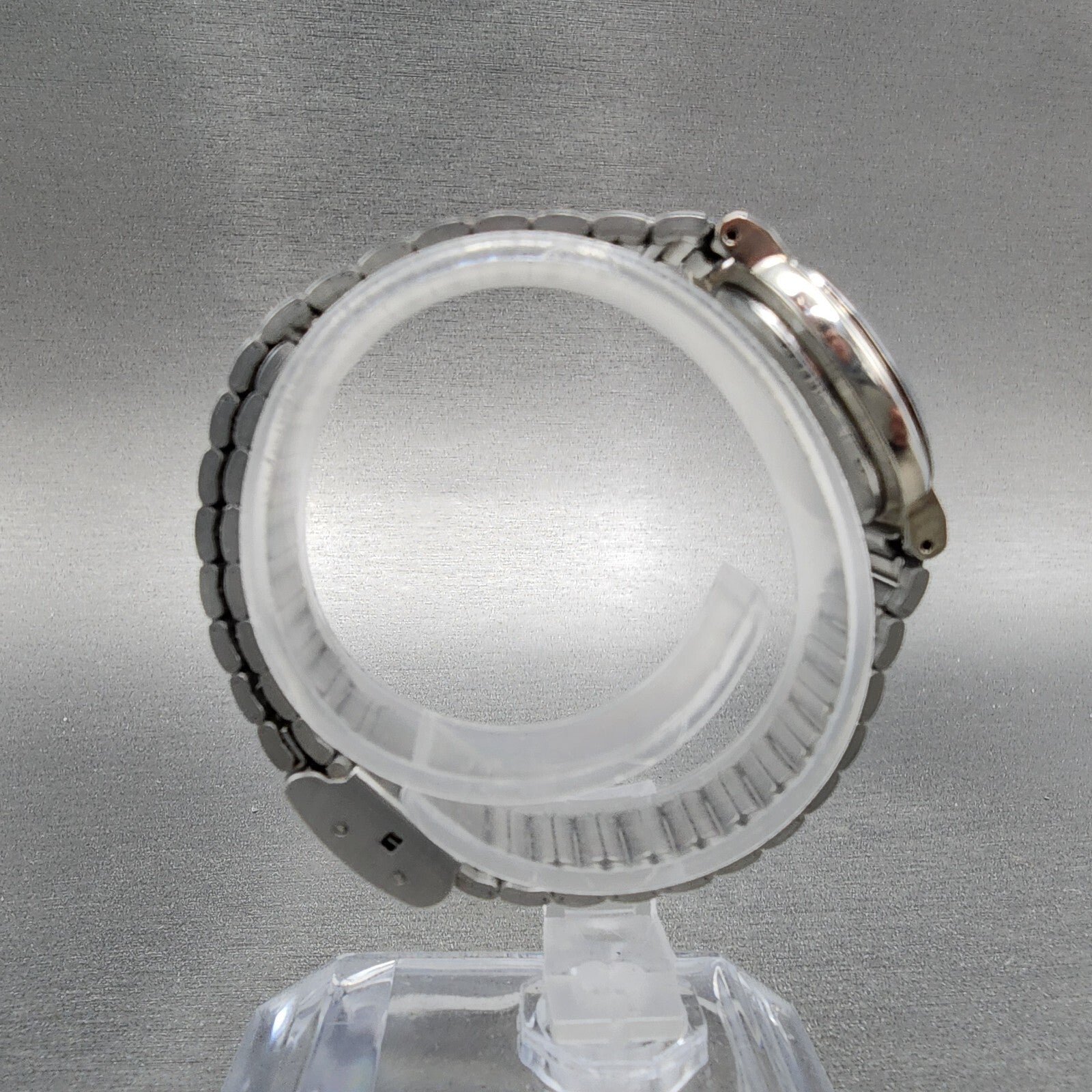 Seiko Alba Urban Watch Women 25mm White Dial Silver Tone Round NewBatt V40100508