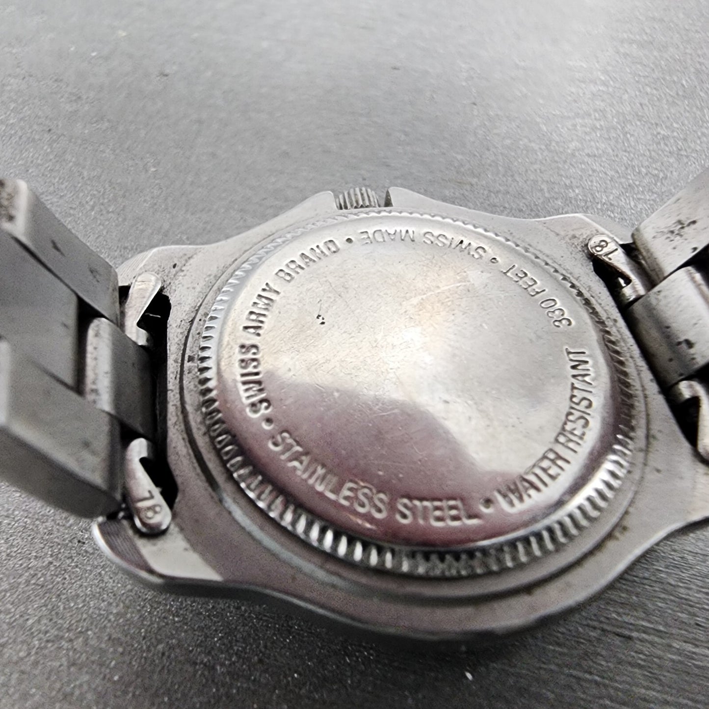 Victorinox Swiss Army Officer Watch Women 30mm White Dial Silver Tone Date Runs9