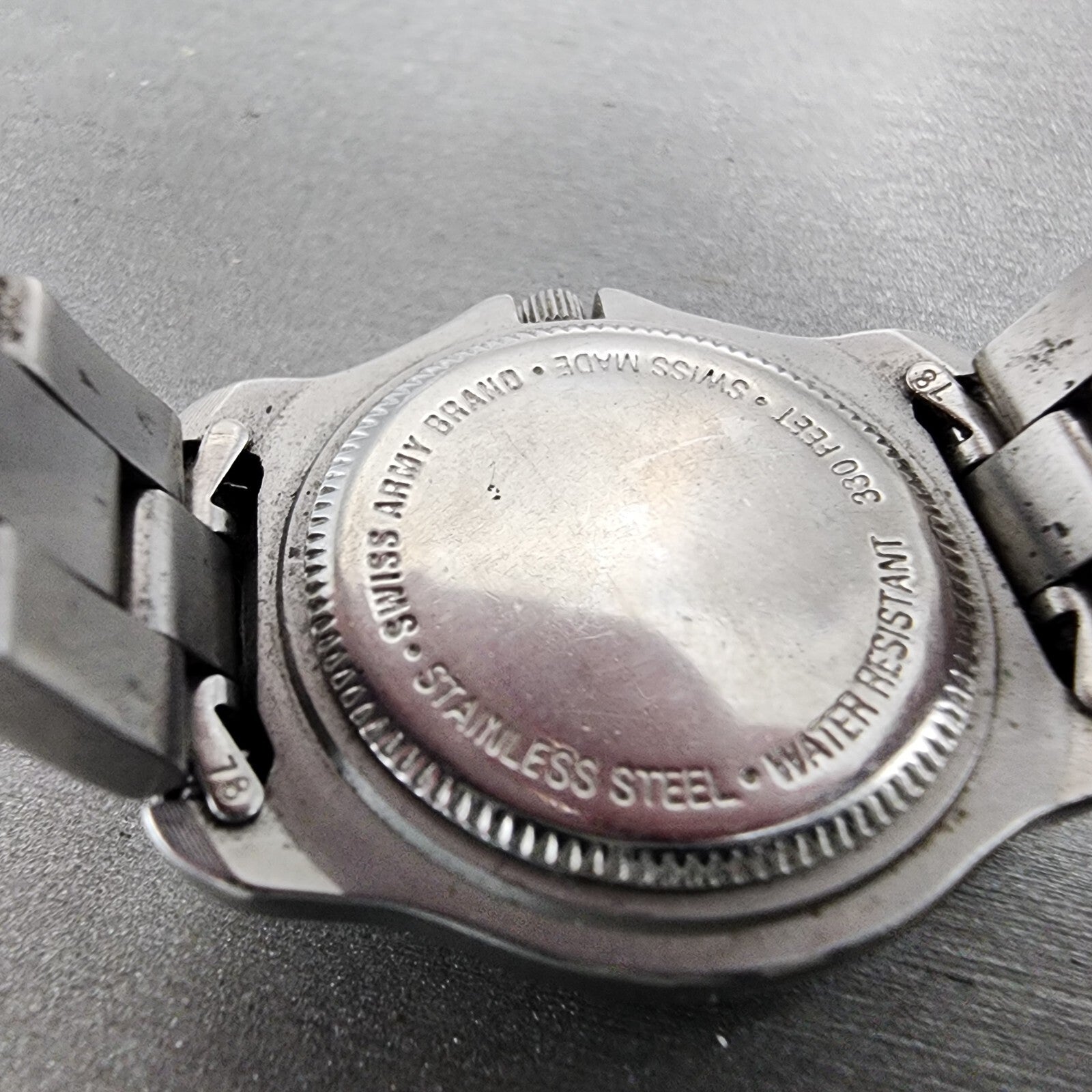Victorinox Swiss Army Officer Watch Women 30mm White Dial Silver Tone Date Runs9