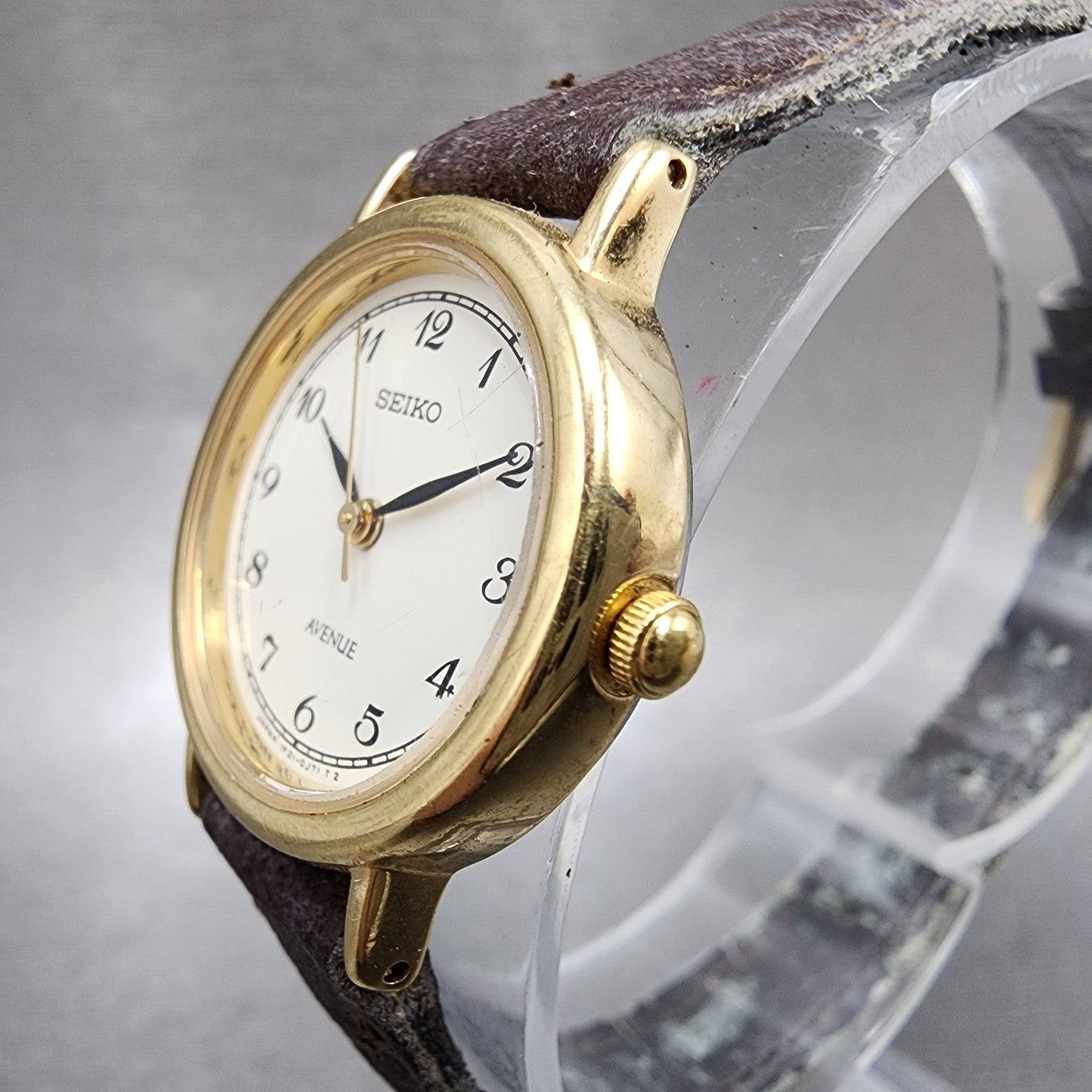 Seiko Avenue Watch Women 23mm White Dial Gold Tone Round 1F210C40 New Battery3