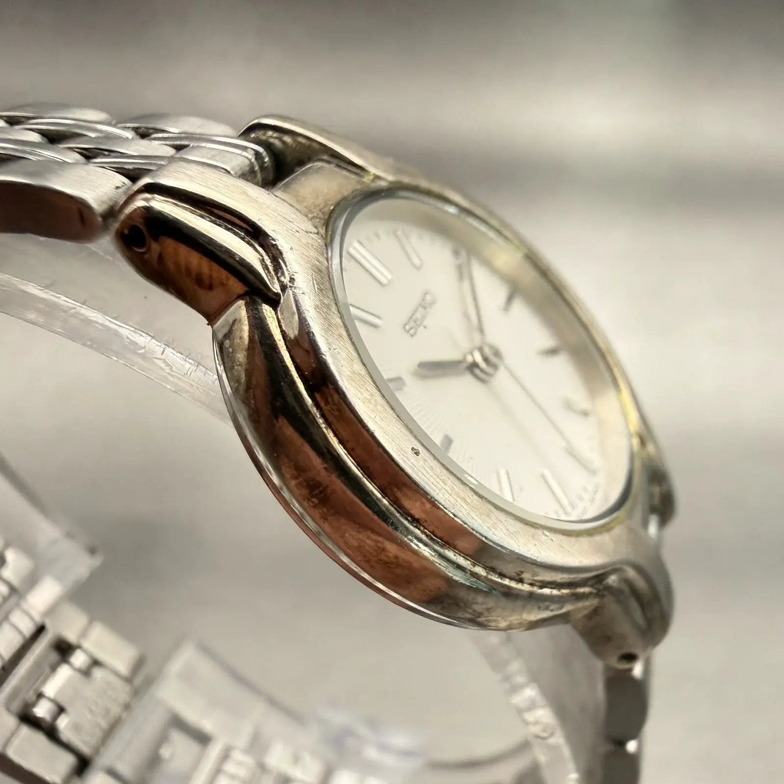 Seiko Watch Women 24mm White Dial Silver Tone Round V701-2D60 New Battery VTG3