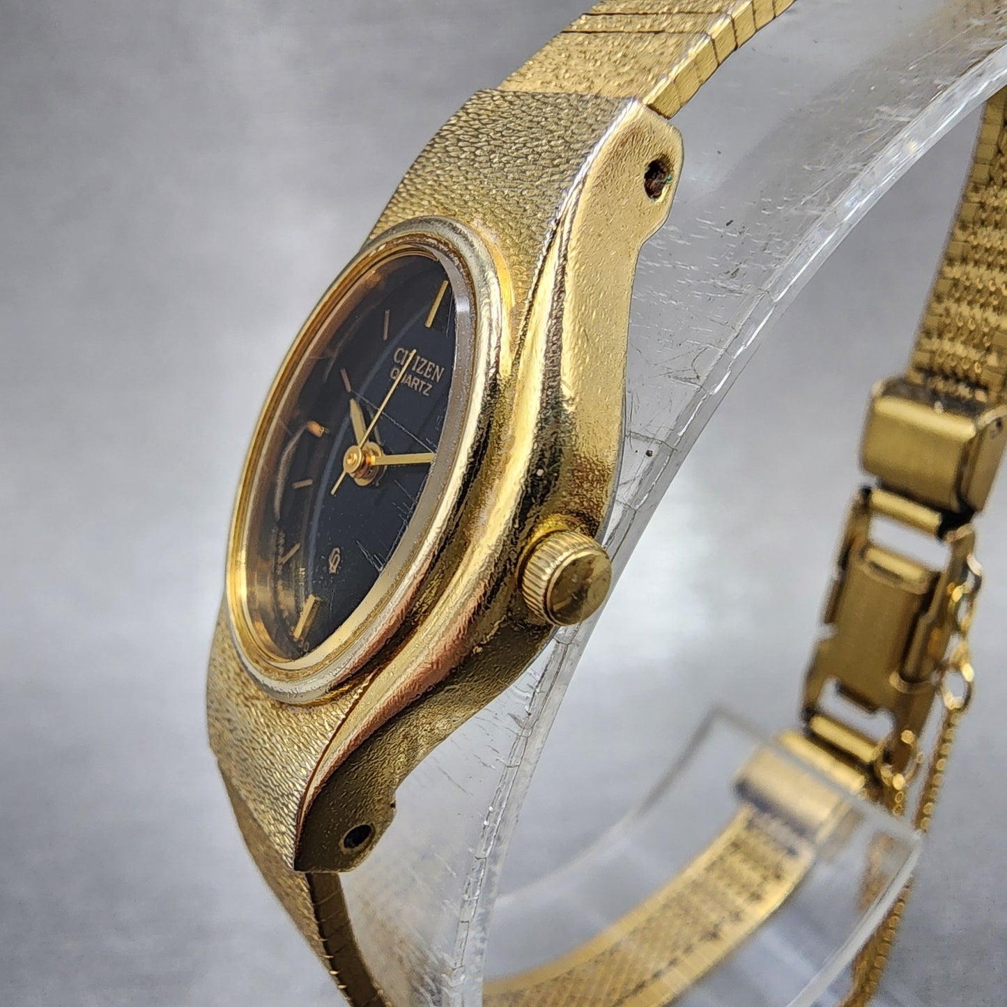 Citizen CQ Watch Women 17mm Black Dial Gold Tone Oval 5930S25350 New BatteryA122