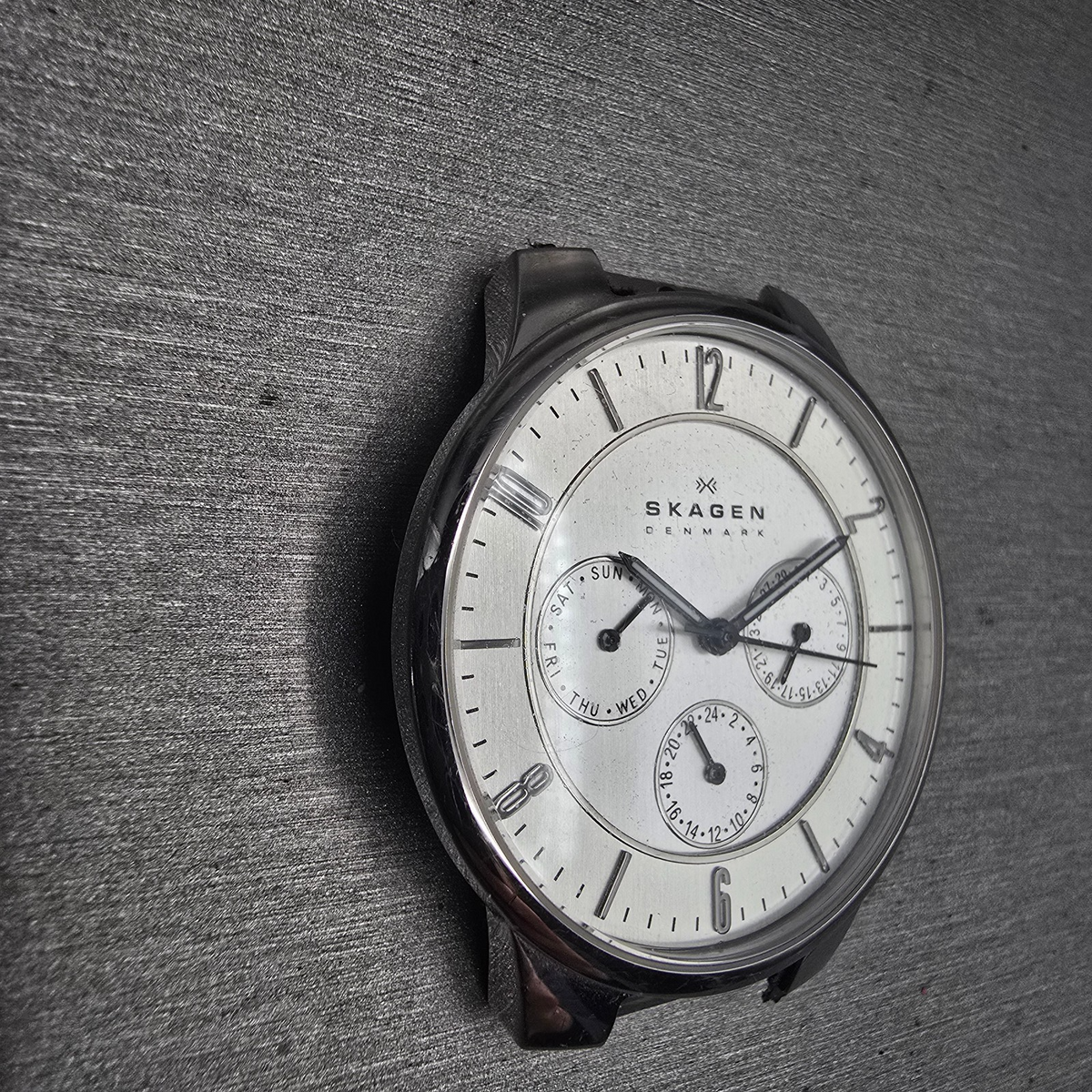 Skagen Watch Men 38mm Silver Dial Silver Tone Daydate 331XLSLC4 New Battery READ3