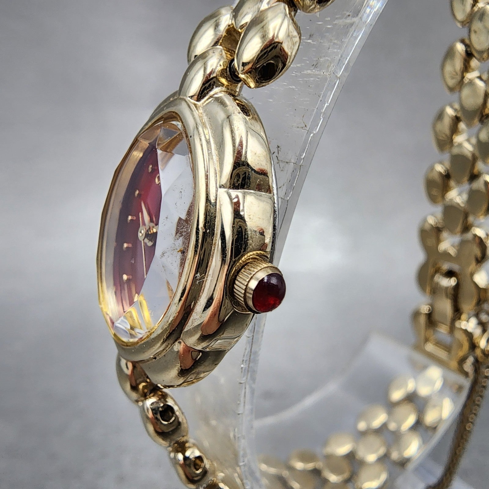Citizen Watch Women 18mm Red Dial Gold Tone Oval 5431H14762 New Battery2