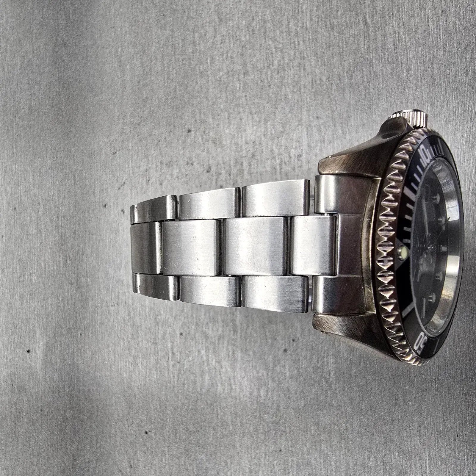 Casio Watch Men 40mm Black Dial Two Tone Date Round MTD-1010 New Battery Vintage4
