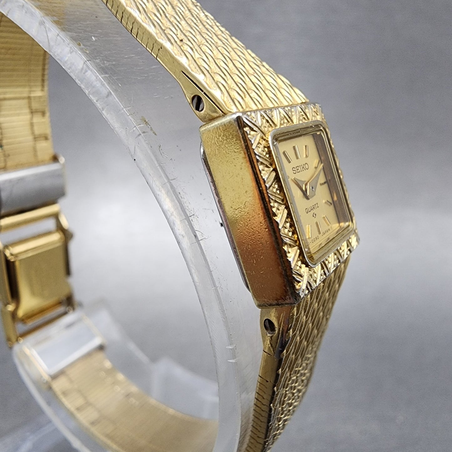 Seiko Tank Watch Women 13mm Champagne Dial Gold Tone 1e205040 New Battery3