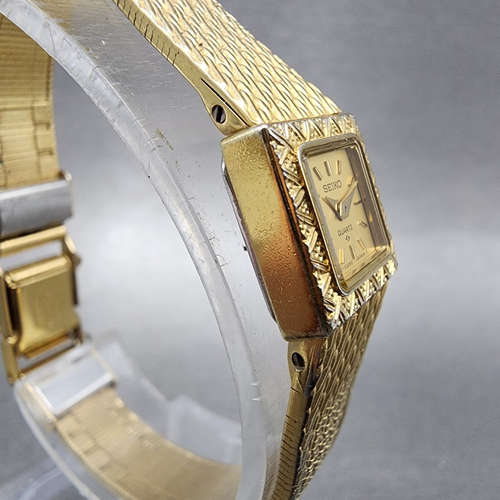 Seiko Tank Watch Women 13mm Champagne Dial Gold Tone 1e205040 New Battery3