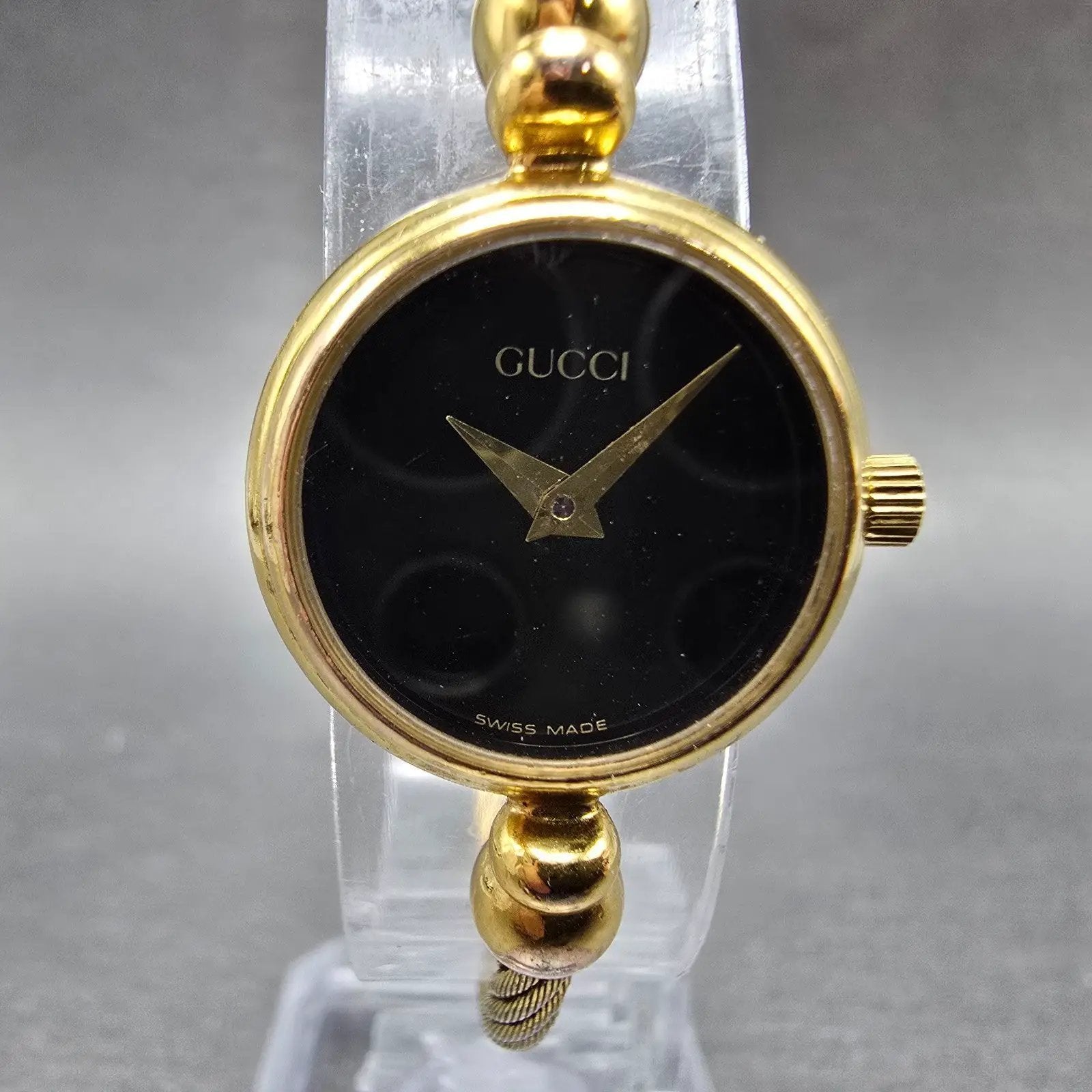 Gucci 2700.2.L Watch Women 20mm Black Dial Gold Tone Round New Battery Vintage0