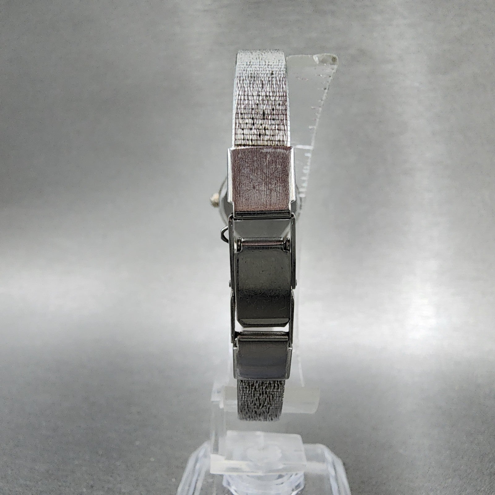 Bulova Watch Women 18mm White Dial Silver Tone Round 91L06 New Battery7