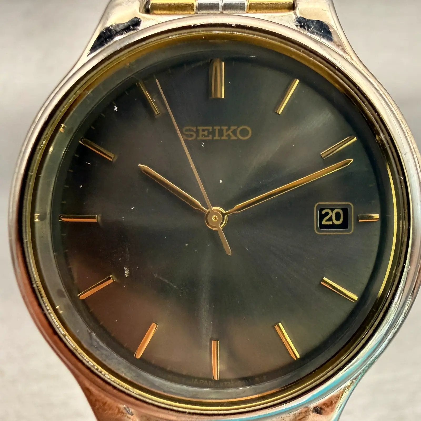 Seiko Watch Men 33mm Gray Dial Two Tone Date Round V732-0269 New Battery VTG1