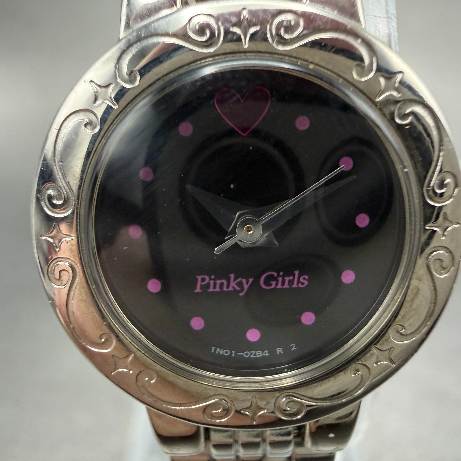 Seiko Pinky Girls Watch Women 20mm Black Dial Silver Tone Round 1N01-0NG0 Newbat1