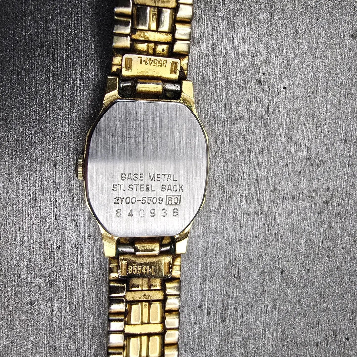 Seiko Tank Watch Women 17mm White Dial Gold Tone Oval 2Y00-5509 New Battery VTG10
