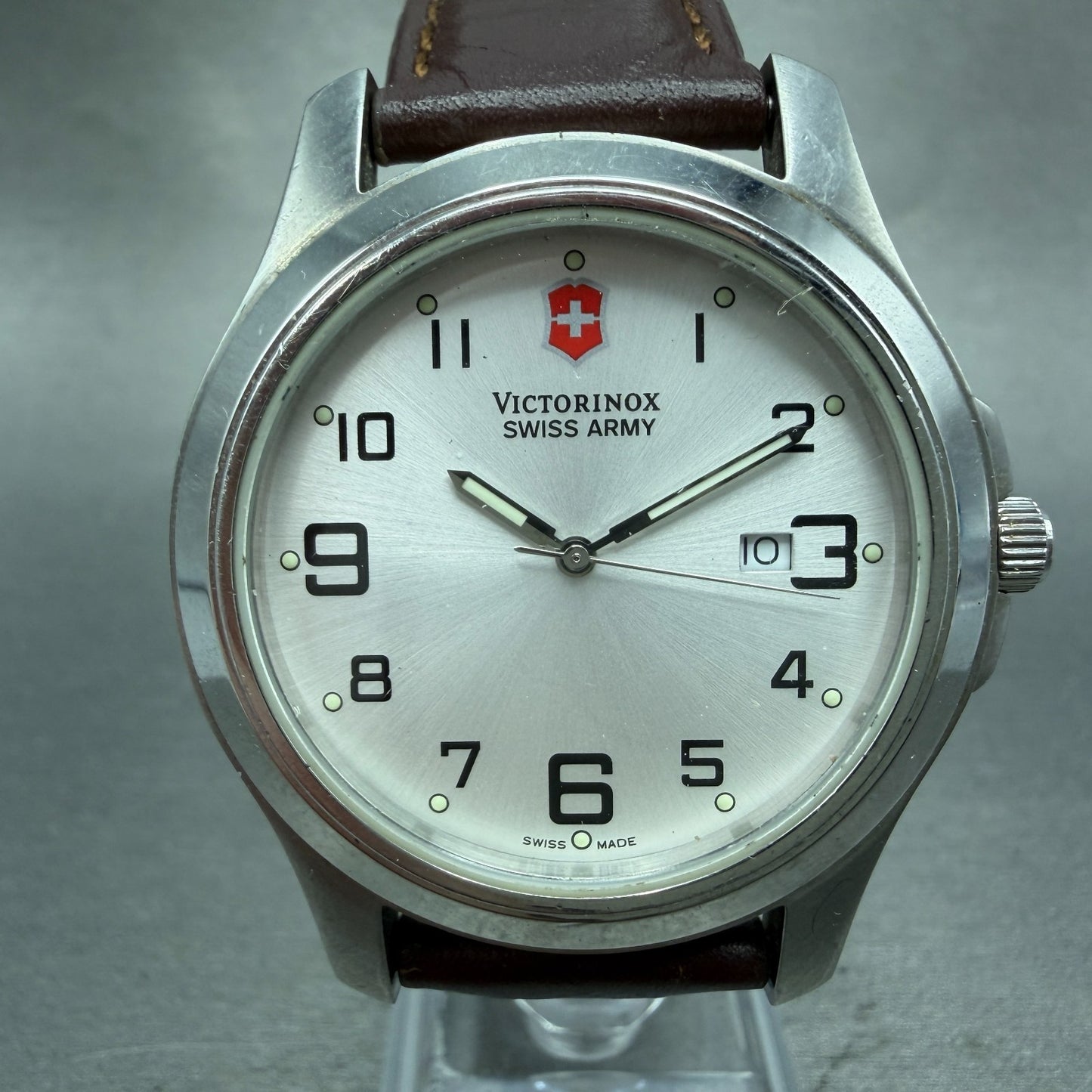 Victorinox Swiss Army Watch Men 40mm Silver Dial Silver Tone Date Round PARTS0