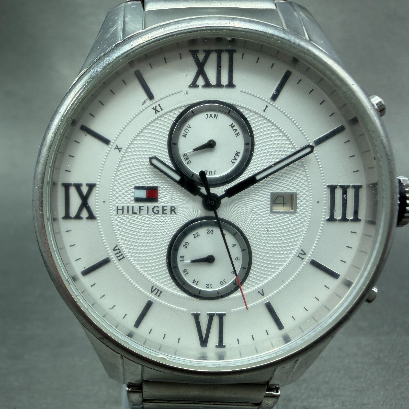 Tommy Hilfiger Watch Men 44mm Silver Dial Silver Tone Date Month New Battery0