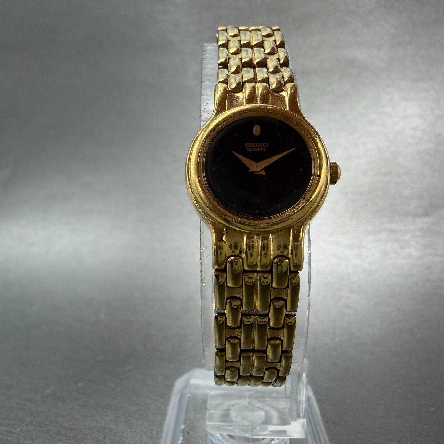 Seiko Watch Women 19mm Black Dial gold Tone Round V400-0538 New Battery Vintage5
