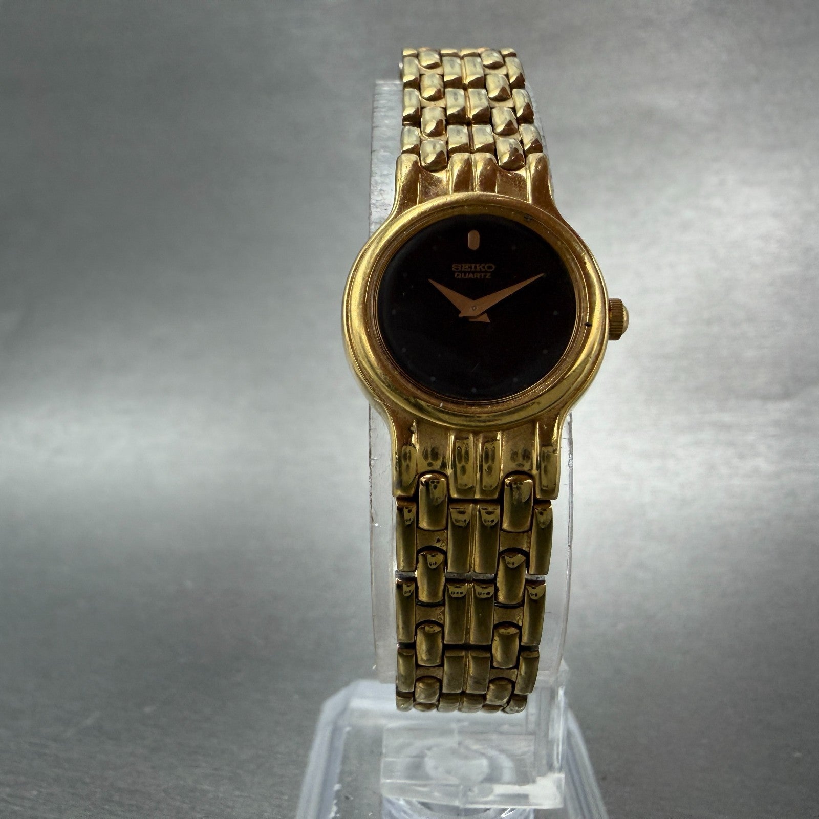 Seiko Watch Women 19mm Black Dial gold Tone Round V400-0538 New Battery Vintage5
