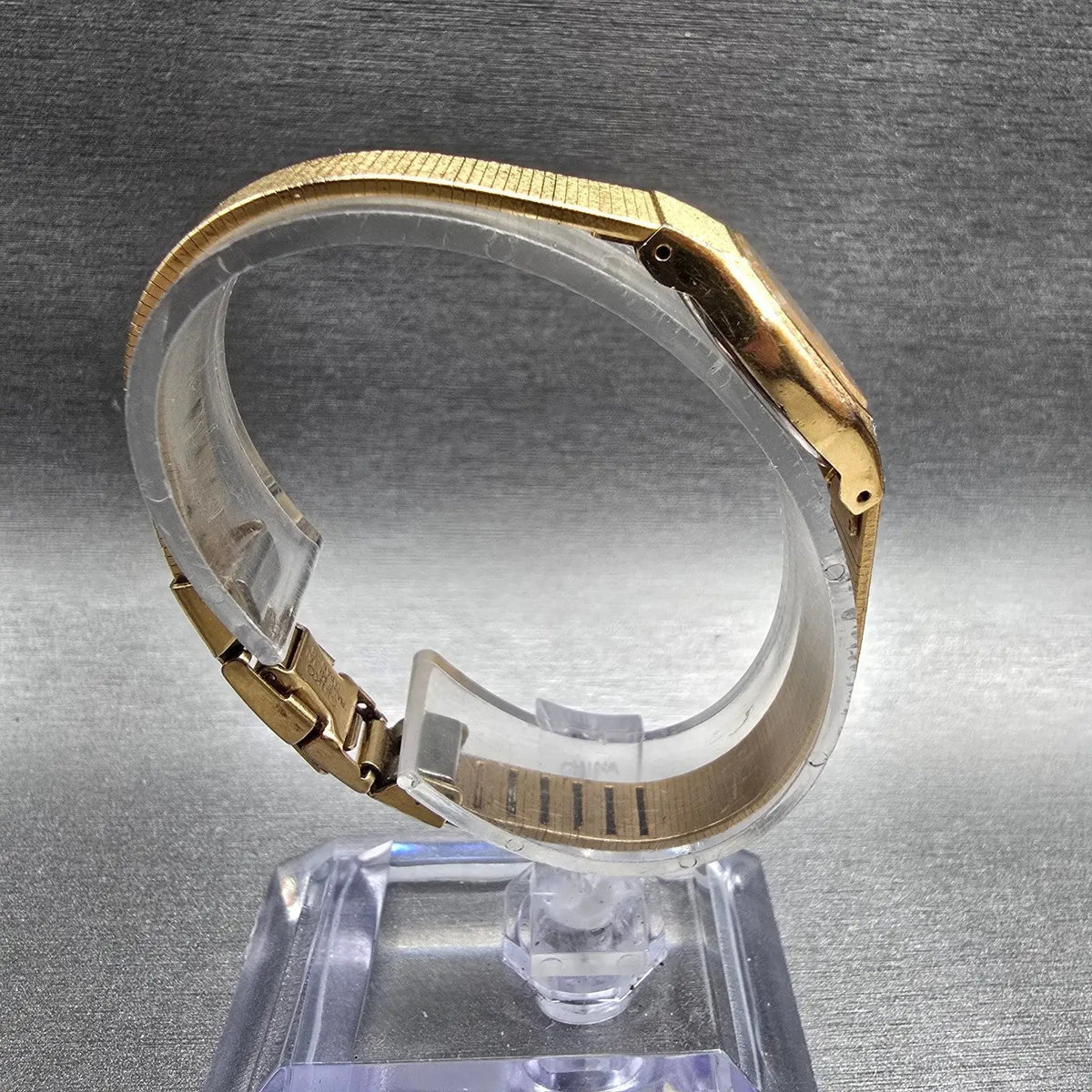 Seiko Womens Watch 17mm Champagne Dial Gold Tone Oval 2P20-5H39 New Battery8