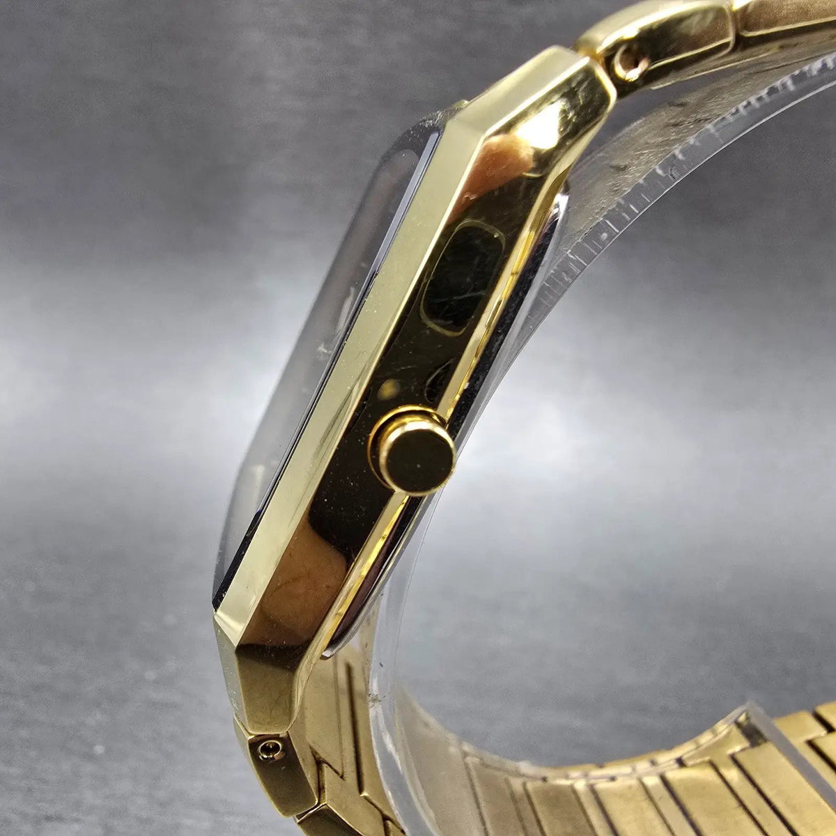 Citizen Eco-Drive Tank Watch Men 31mm Black Dial Gold Date E111-S049369 Runs RT2