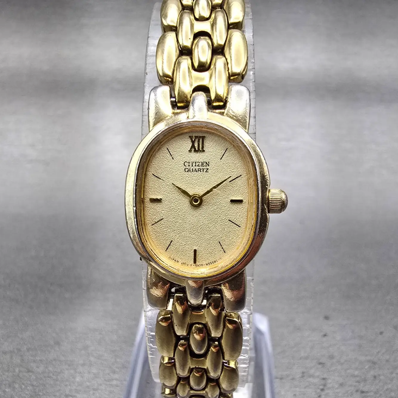 Citizen Watch Women 17mm Champagne Dial Gold Tone Oval 5920-S56603 New Battery L0