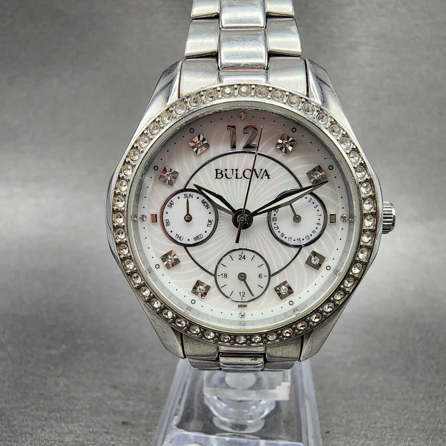 Bulova Watch Women 35mm MOP Dial Silver Tone Daydate Round 96N111 New Battery0