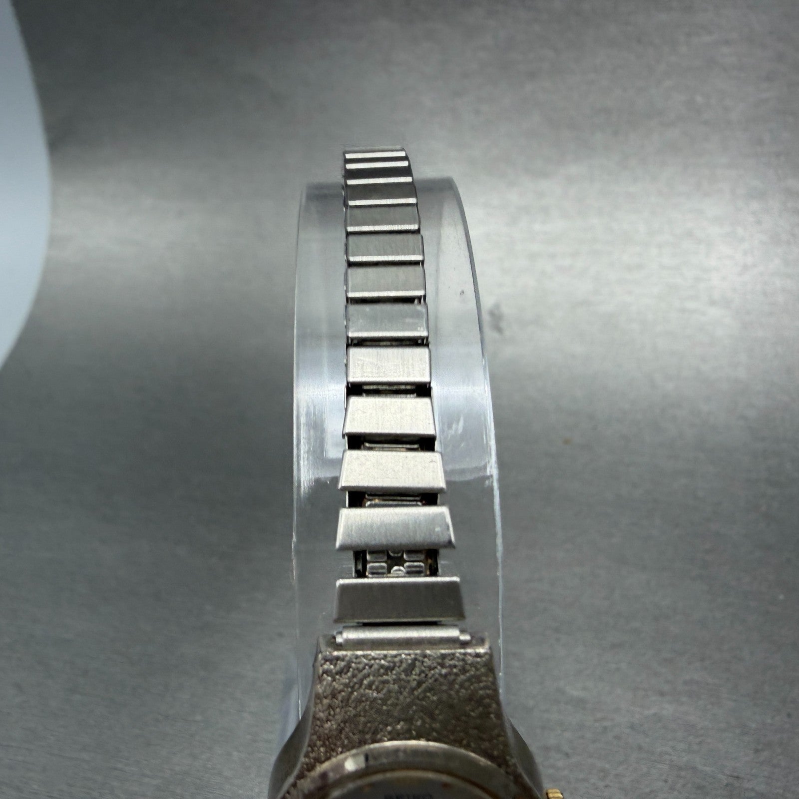 Seiko Watch Women 20mm Silver Dial Silver Tone Round 8Y21-0010  New Battery HJ74