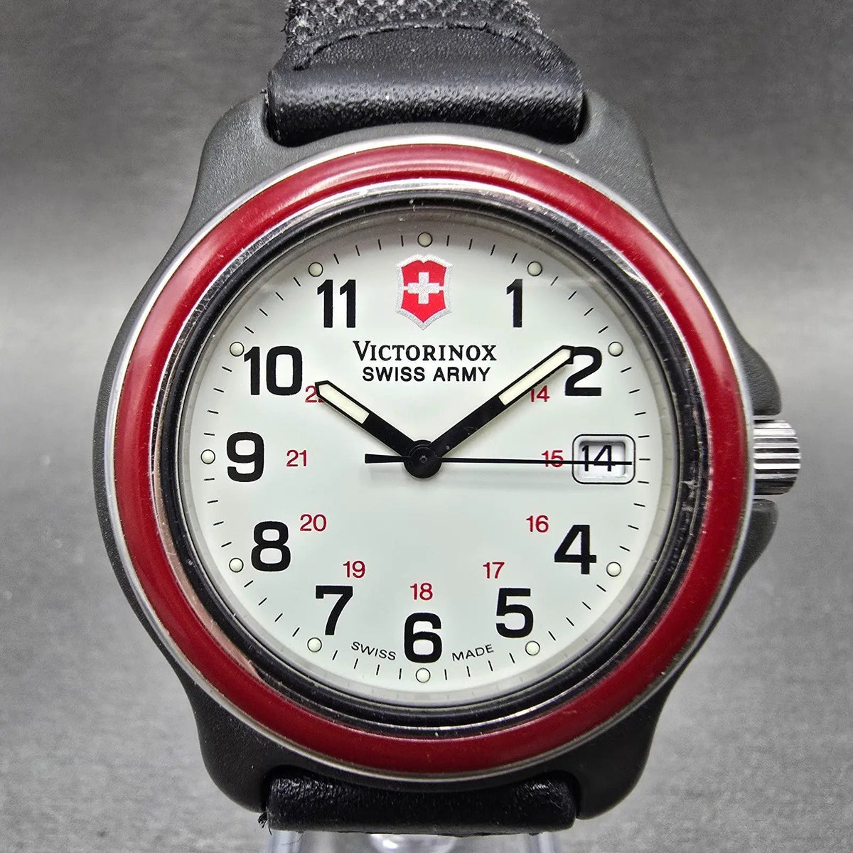 Victorinox Swiss Army Watch Men 39mm White Dial Black Red Date New Battery 60