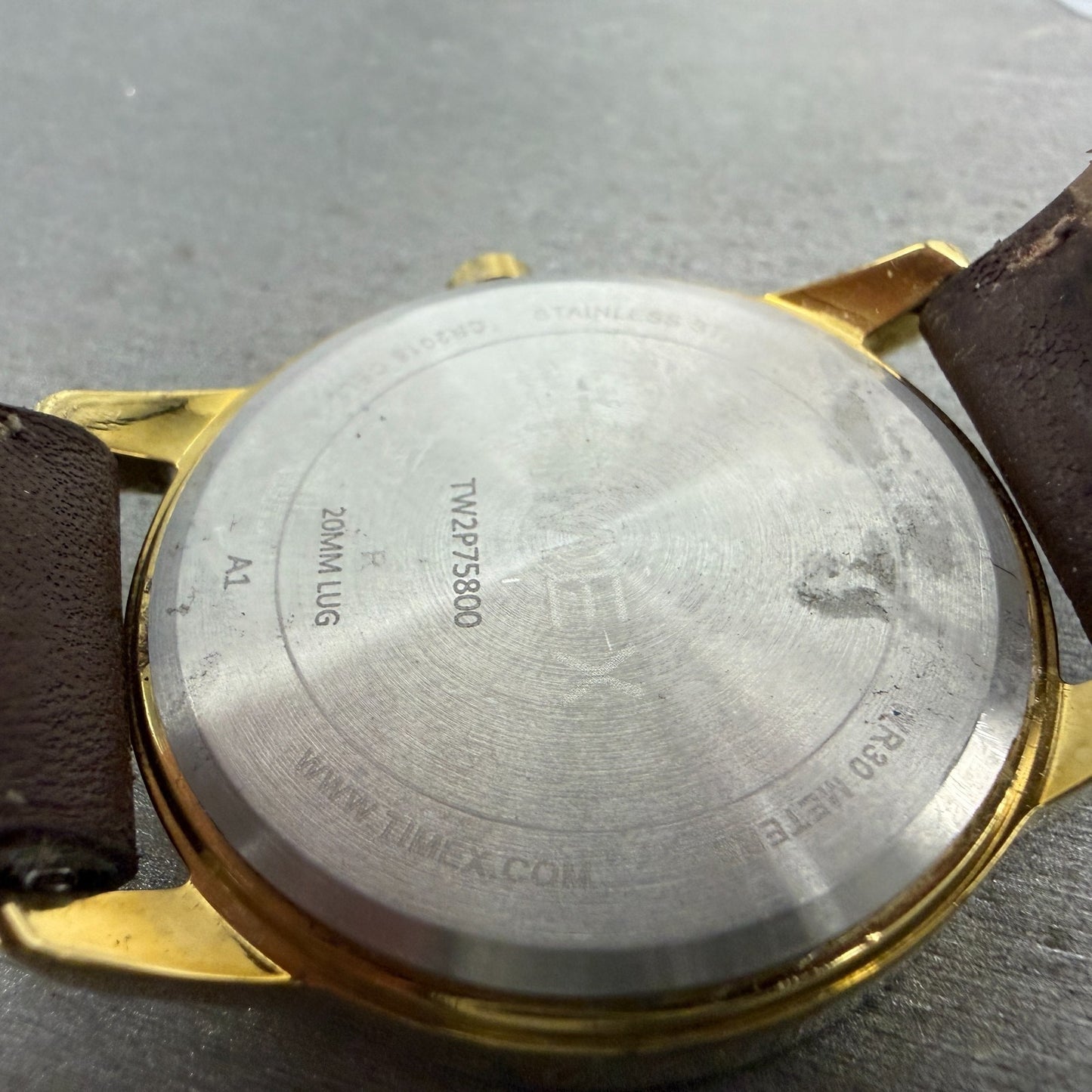 Timex Easy Raeder Watch Men 38mm White Dial Gold Tone Date TW2P75800 New Battery9