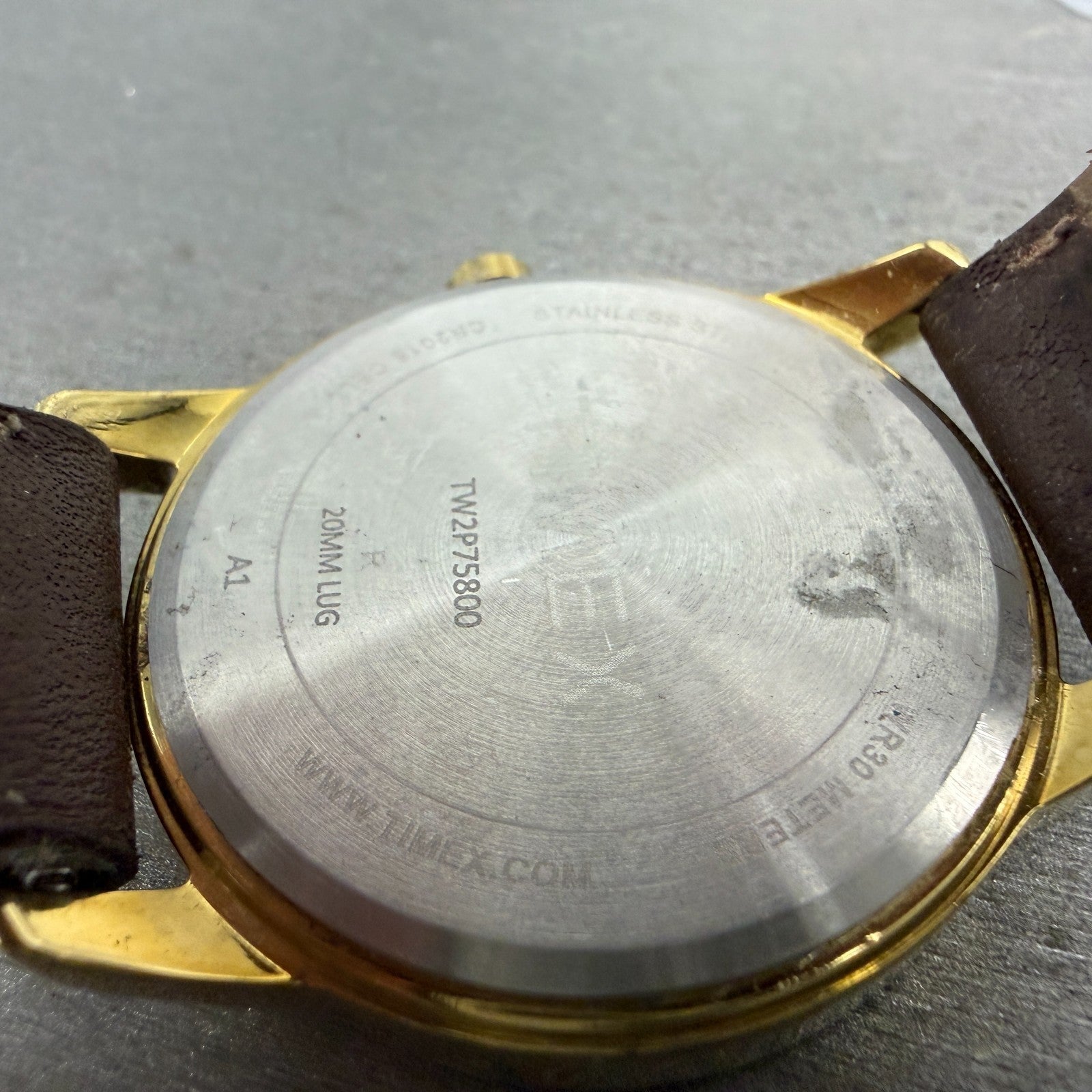 Timex Easy Raeder Watch Men 38mm White Dial Gold Tone Date TW2P75800 New Battery9