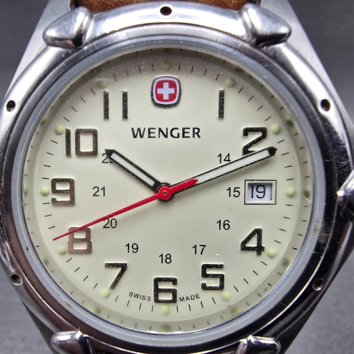 Wenger Watch Men 41mm White Dial Silver Date Round 7311X New Battery Swiss DS1