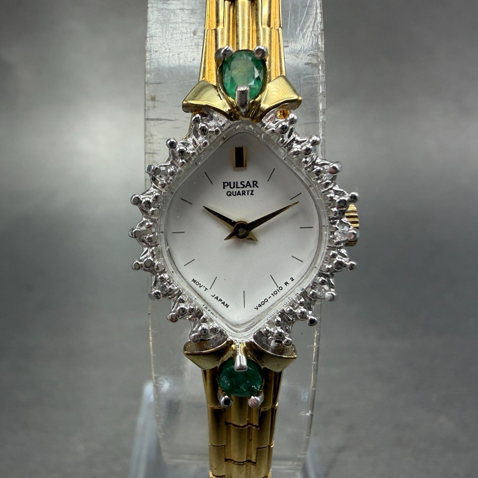 Seiko Pulsar Watch Women 17mm White Dial Gold Tone Oval V400 L 174A New Battery0
