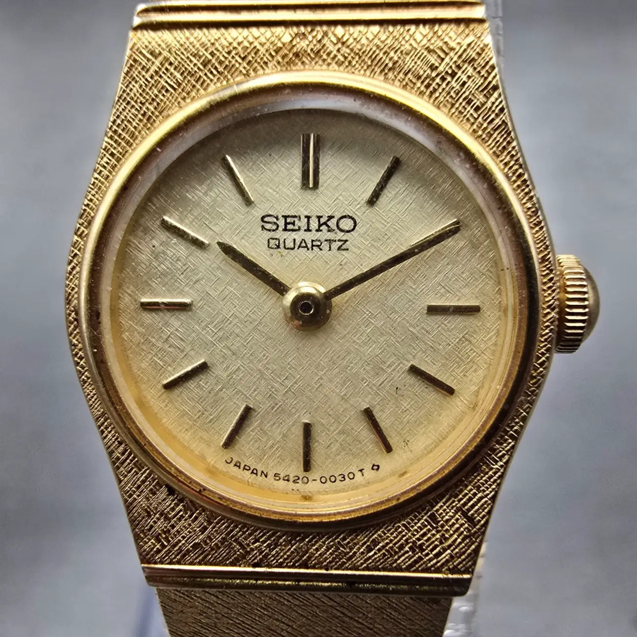 Seiko Watch Women 17mm Champagne Dial Gold Tone Oval 5420-0129 New Battery VTG1